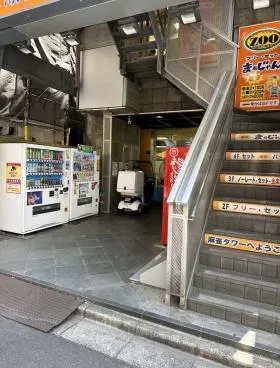 クロスポイント池袋ビルの外観