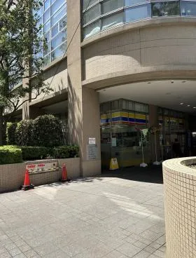 タワーグランディアビルの外観
