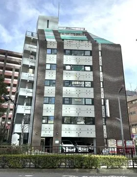 クルーズ八ツ山ビルの外観
