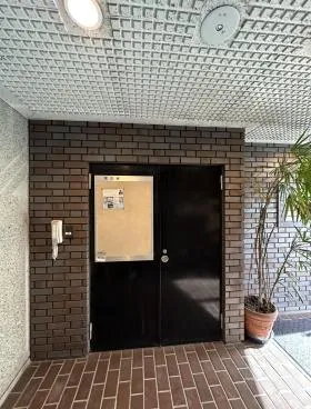 クルーズ八ツ山ビルの外観
