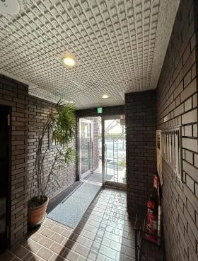 クルーズ八ツ山ビルの外観