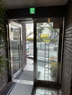 クルーズ八ツ山ビルの外観