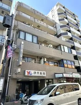 三石ビルの外観