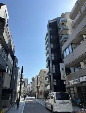 三石ビルの外観