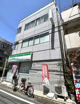 いずみやビルの外観