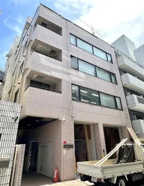 角地ビルの外観