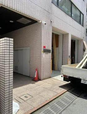 角地ビルの外観