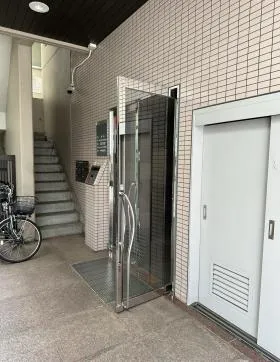 角地ビルの外観