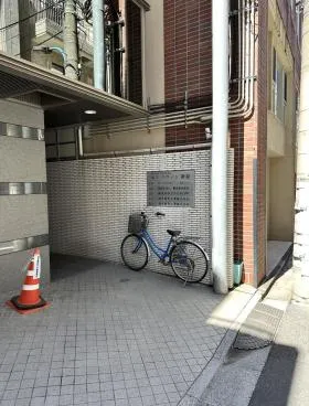 エスツウィン新宿ビルの外観