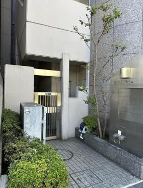 日本橋三幸ビルの外観
