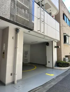 日本橋三幸ビルの外観
