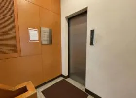 岩上ビルの外観