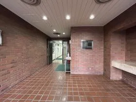 東新産業ビルの外観