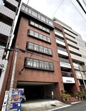 東新産業ビルの外観