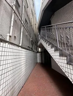 鳥井ビルの外観