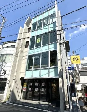 第10FMGビルの外観