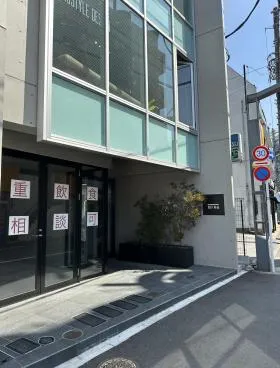 第10FMGビルの外観