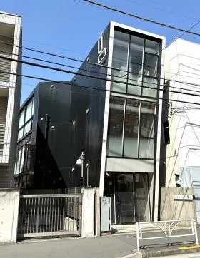 JM227ビルの外観