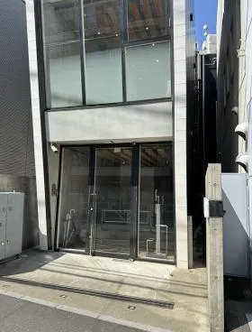 JM227ビルの外観