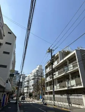 JM227ビルの外観