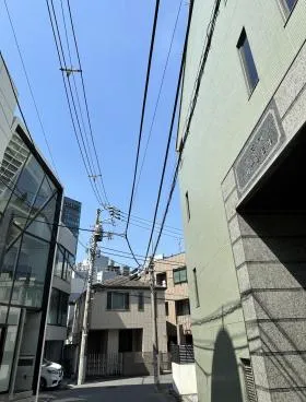 JM227ビルの外観