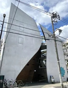 リアルゲイトビルの外観