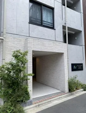 ウェルスクエアイズム千駄ヶ谷ビルの外観