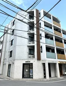 ウェルスクエアイズム千駄ヶ谷ビルの外観