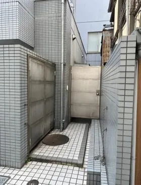 新宿ノモスビルの外観