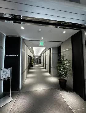 東進名駅の外観