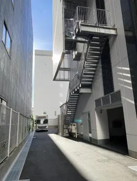 大津通電気ビル西館の外観