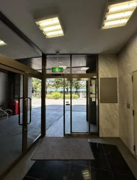 山富丸の内の外観