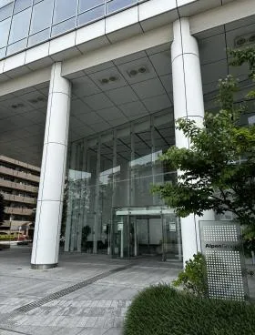 アルペン丸の内タワーの外観