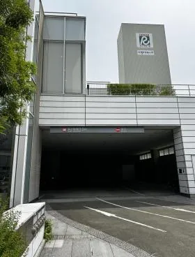 アルペン丸の内タワーの外観