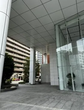 アルペン丸の内タワーの外観