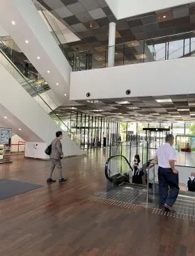 大阪富国生命の外観