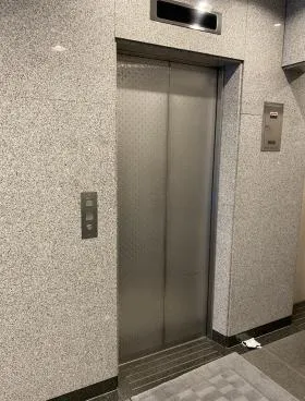 淡路町イーストの外観