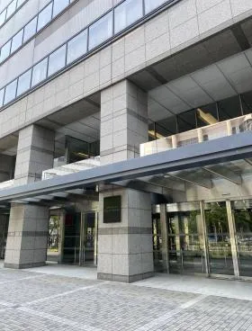 新大阪トラストタワーの外観