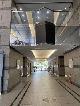 新大阪トラストタワーの外観