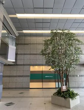 新大阪トラストタワーの外観