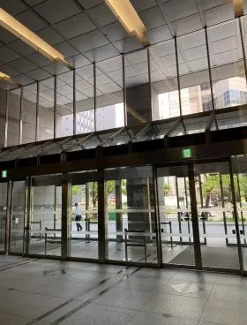 新大阪トラストタワーの外観