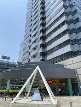 新大阪トラストタワーの外観