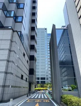 新大阪トラストタワーの外観