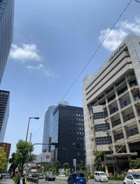 新大阪トラストタワーの外観