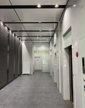 新大阪フロントの外観