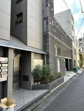 辻幸山之内ビルの外観