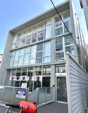 MANA表参道ビルの外観