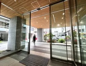 西新宿ビジネスキューブの外観