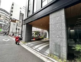 西新宿ビジネスキューブの外観