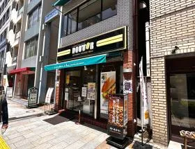 ドトールコーヒーを通過し、もう少し直進すれば当ビル着